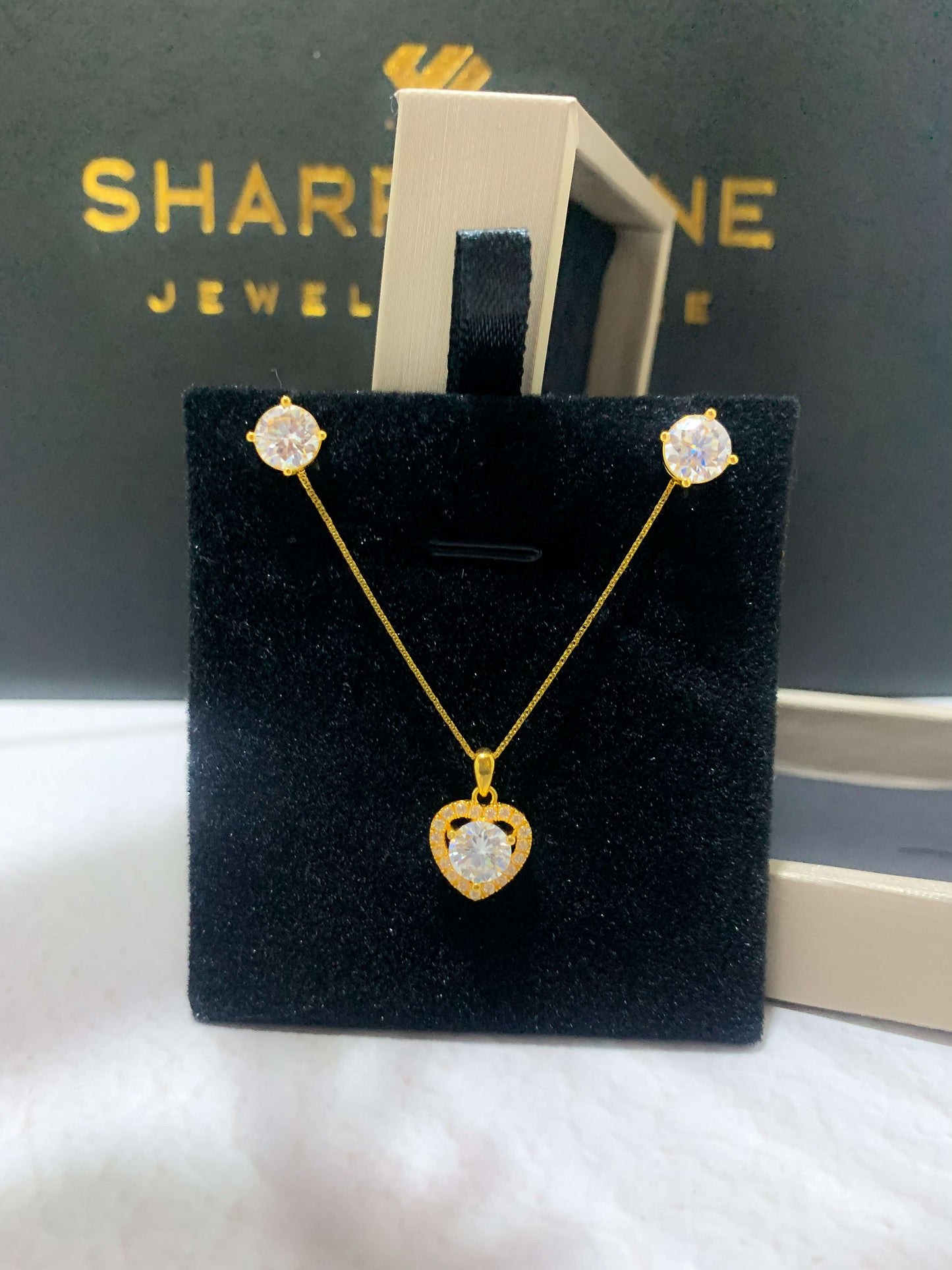 Sweetheart - Lenon Moissanite Set in 18 Karat Solid Gold