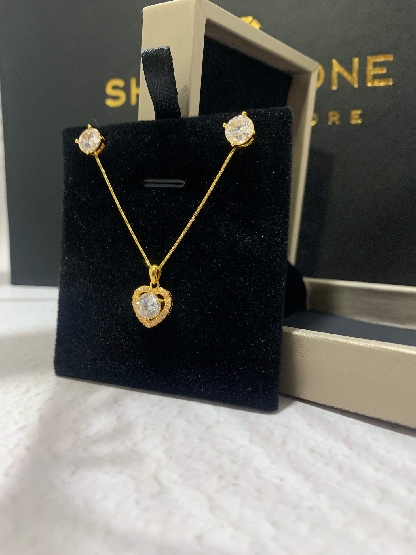 Sweetheart - Lenon Moissanite Set in 18 Karat Solid Gold