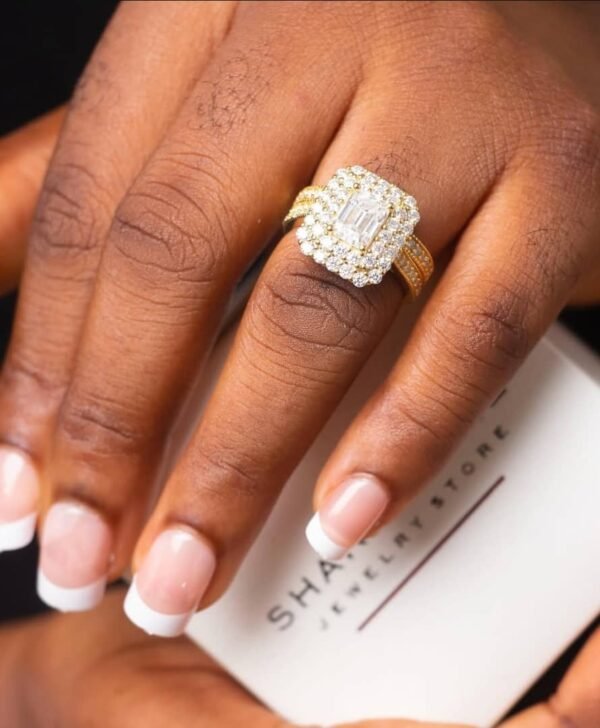 Cassidy Bridal Set in 10 Karat Solid Gold