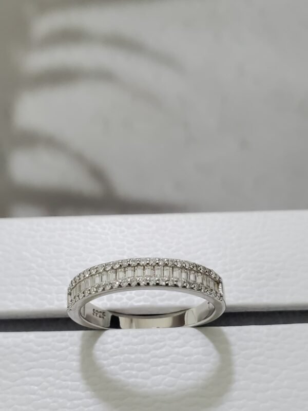 Zeta Moissanite Wedding Band