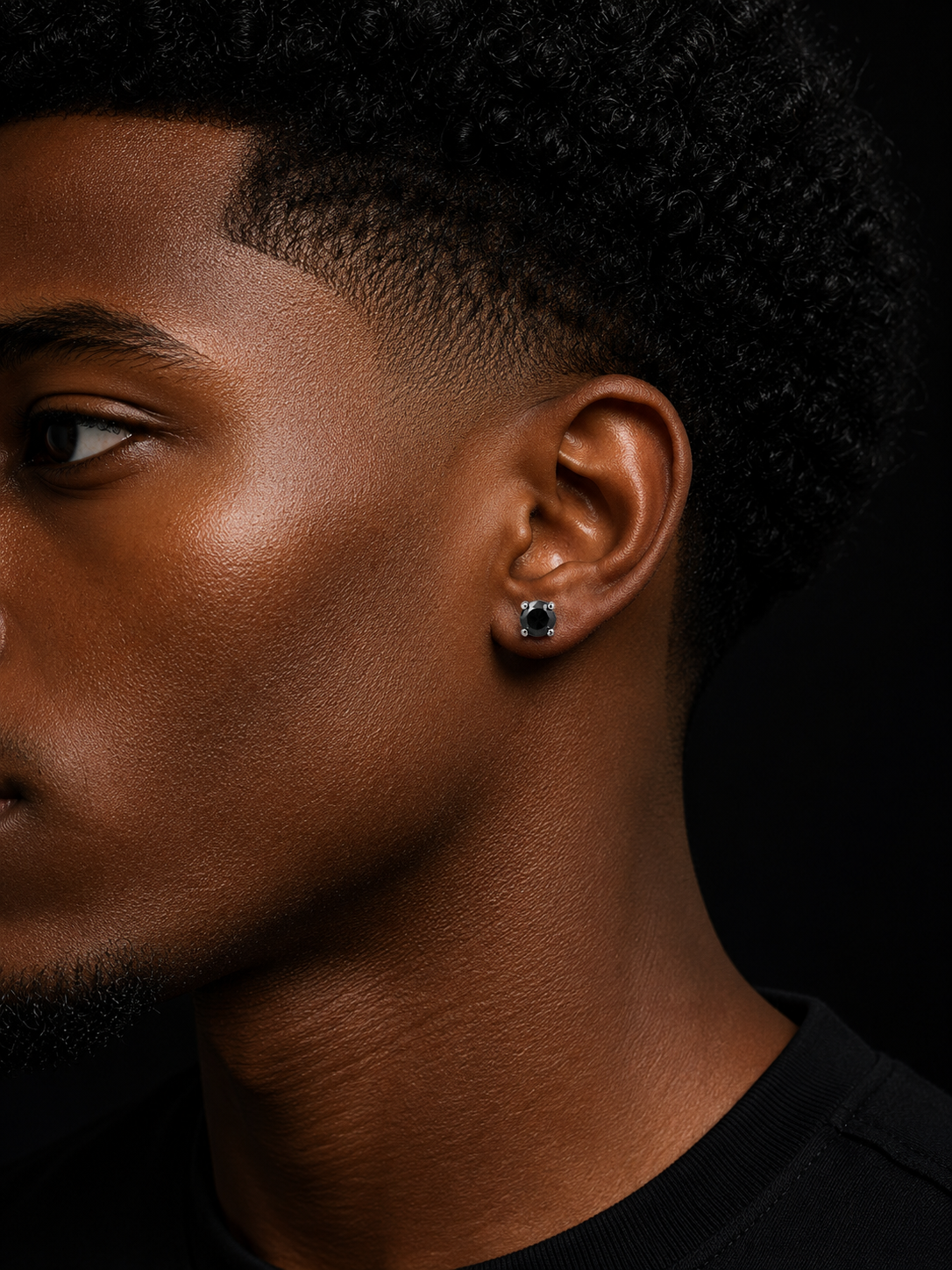 Gael Earrings Model