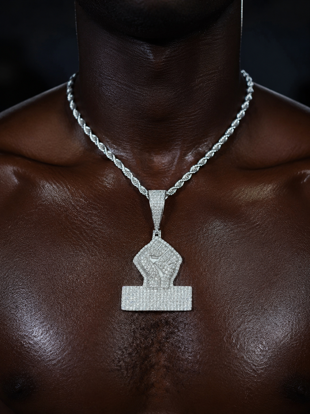 Adriano Necklace Model